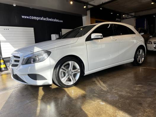 MERCEDES-BENZ - A 200 - 2014/2015 - Branca - R$ 89.900,00