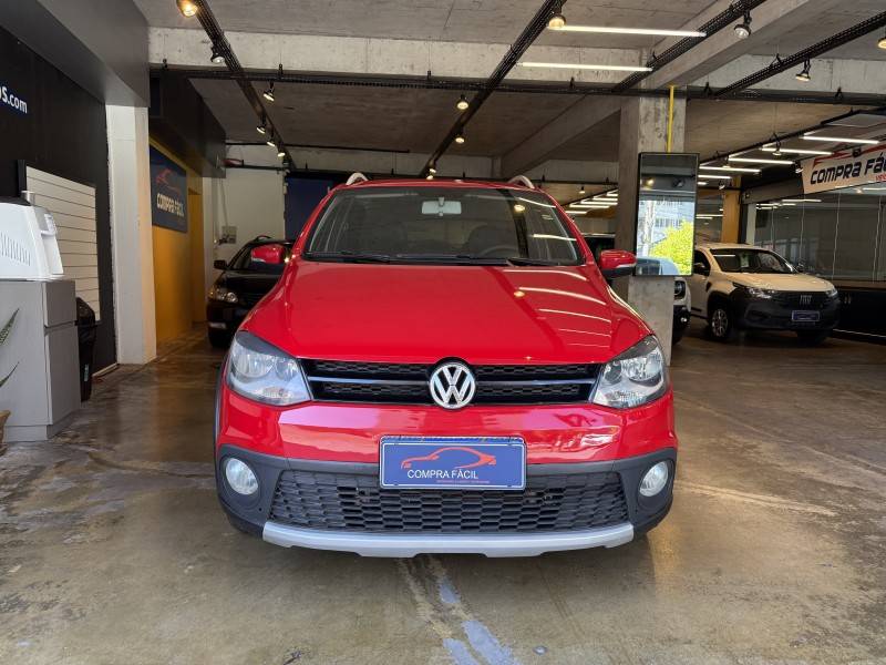 VOLKSWAGEN - CROSSFOX - 2012/2013 - Vermelha - R$ 45.900,00