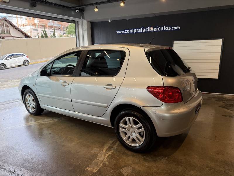 PEUGEOT - 307 - 2007/2008 - Prata - R$ 26.500,00