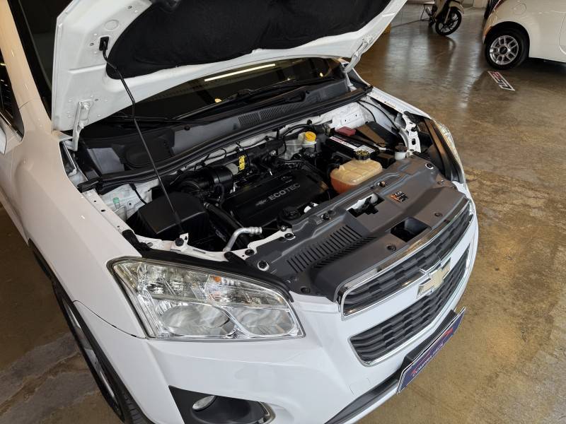 CHEVROLET - TRACKER - 2014/2014 - Branca - R$ 70.900,00