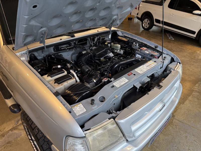 FORD - RANGER - 1999/1999 - Prata - R$ 45.900,00