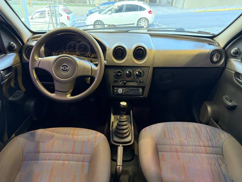 CHEVROLET - CELTA - 2008/2009 - Prata - R$ 25.500,00