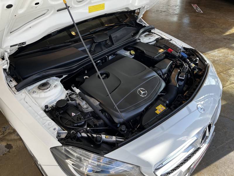 MERCEDES-BENZ - A 200 - 2014/2015 - Branca - R$ 89.900,00