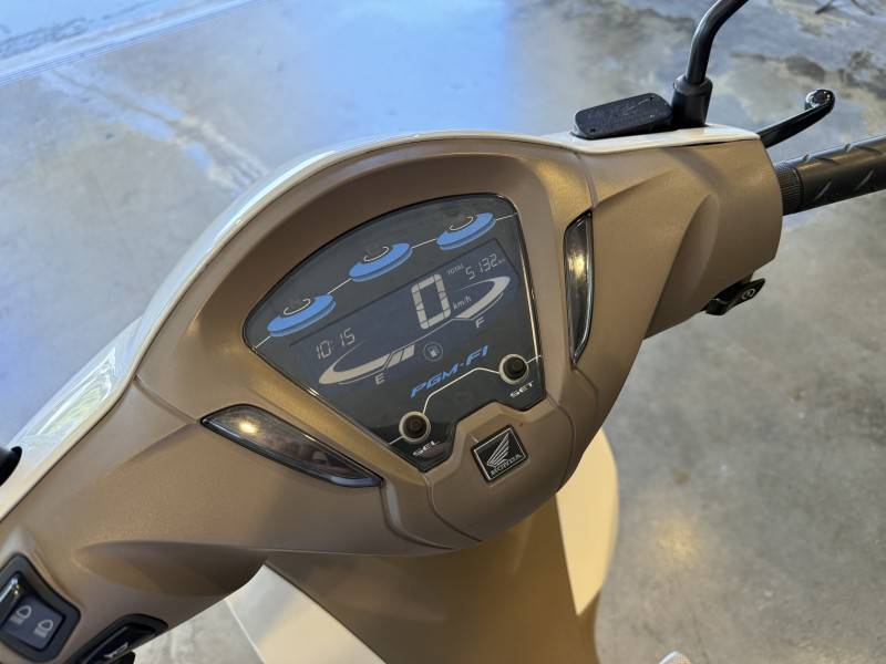 HONDA - BIZ 125 - 2023/2023 - Branca - R$ 17.900,00