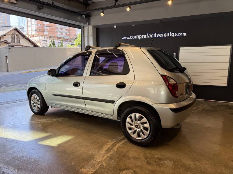 CHEVROLET - CELTA - 2008/2009 - Prata - R$ 25.500,00