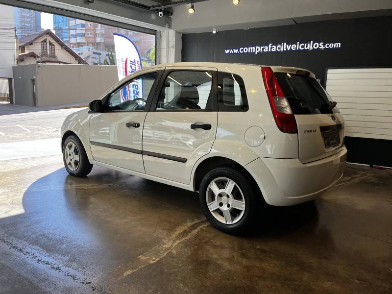 FORD - FIESTA - 2003/2003 - Branca - R$ 19.900,00