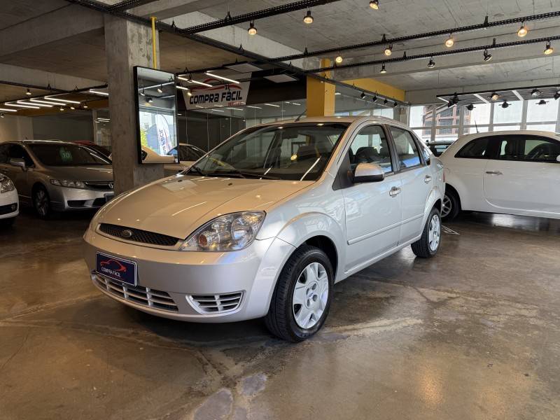 FORD - FIESTA - 2006/2007 - Prata - R$ 26.900,00