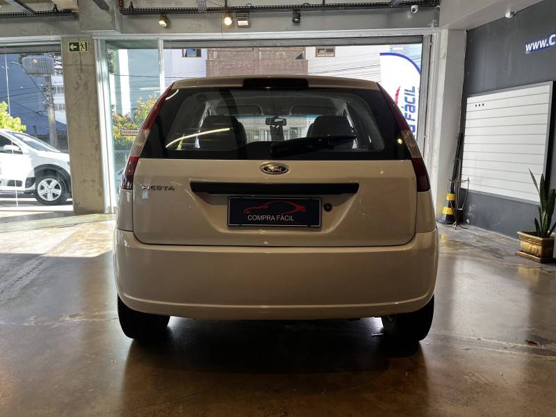 FORD - FIESTA - 2003/2003 - Branca - R$ 19.900,00