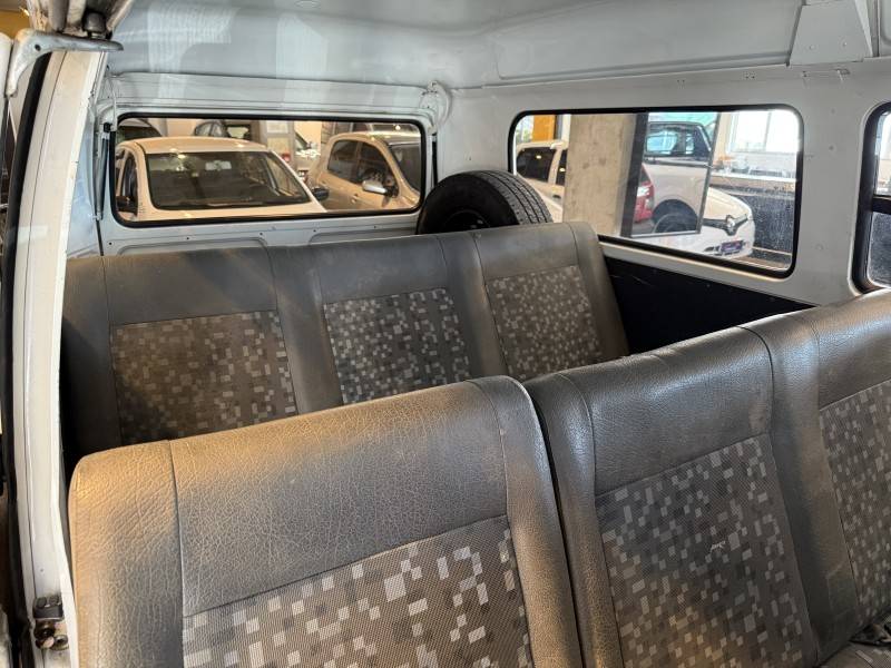 VOLKSWAGEN - KOMBI - 2000/2000 - Branca - R$ 49.900,00