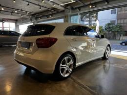 MERCEDES-BENZ - A 200 - 2014/2015 - Branca - R$ 89.900,00