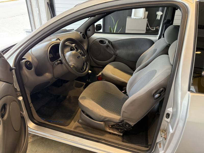 FORD - KA - 2000/2000 - Prata - R$ 14.990,00