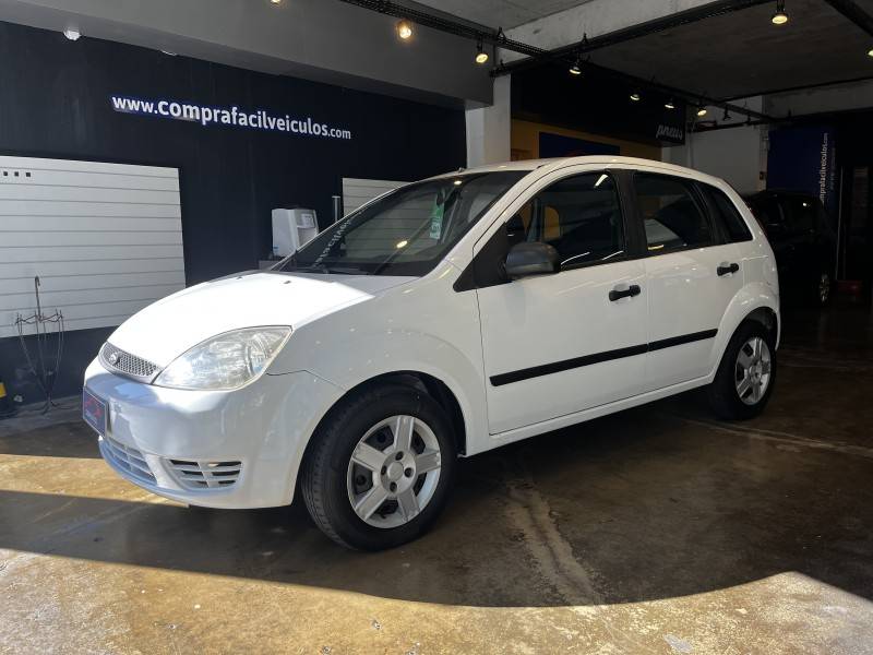 FORD - FIESTA - 2003/2003 - Branca - R$ 19.900,00