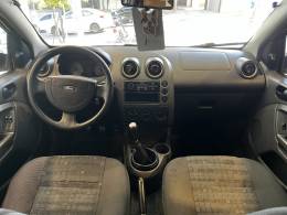 FORD - FIESTA - 2003/2003 - Branca - R$ 19.900,00
