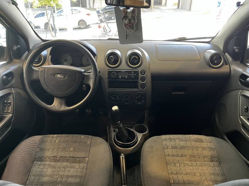 FORD - FIESTA - 2003/2003 - Branca - R$ 19.900,00