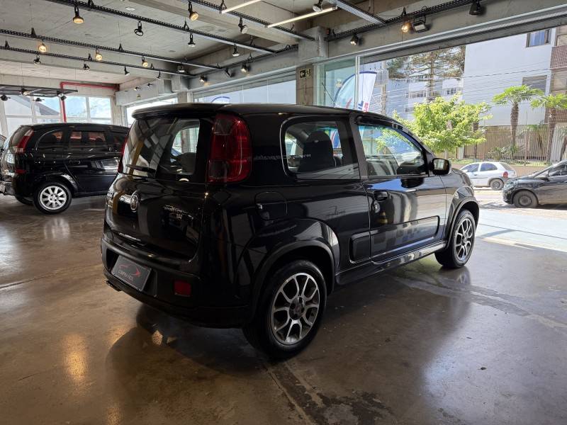 FIAT - UNO - 2011/2012 - Preta - R$ 38.500,00