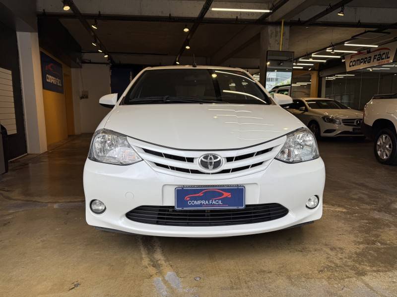 TOYOTA - ETIOS - 2016/2017 - Branca - R$ 62.900,00