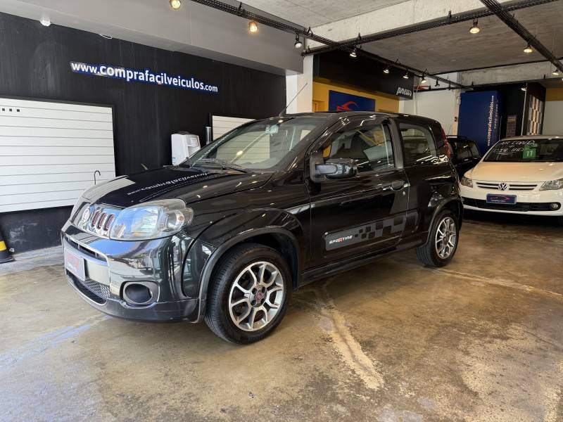 FIAT - UNO - 2011/2012 - Preta - R$ 38.500,00