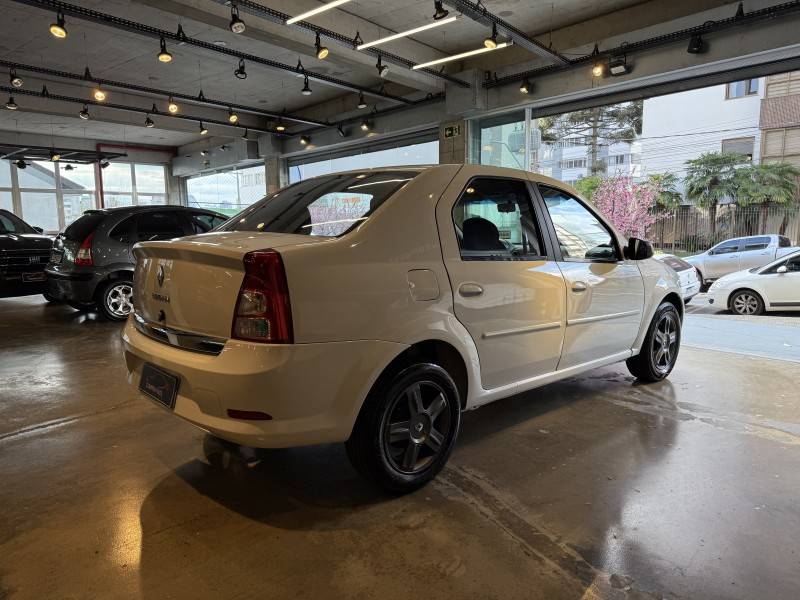 RENAULT - LOGAN - 2013/2013 - Branca - R$ 29.900,00