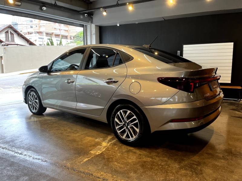 HYUNDAI - HB20S - 2024/2025 - Prata - R$ 94.900,00
