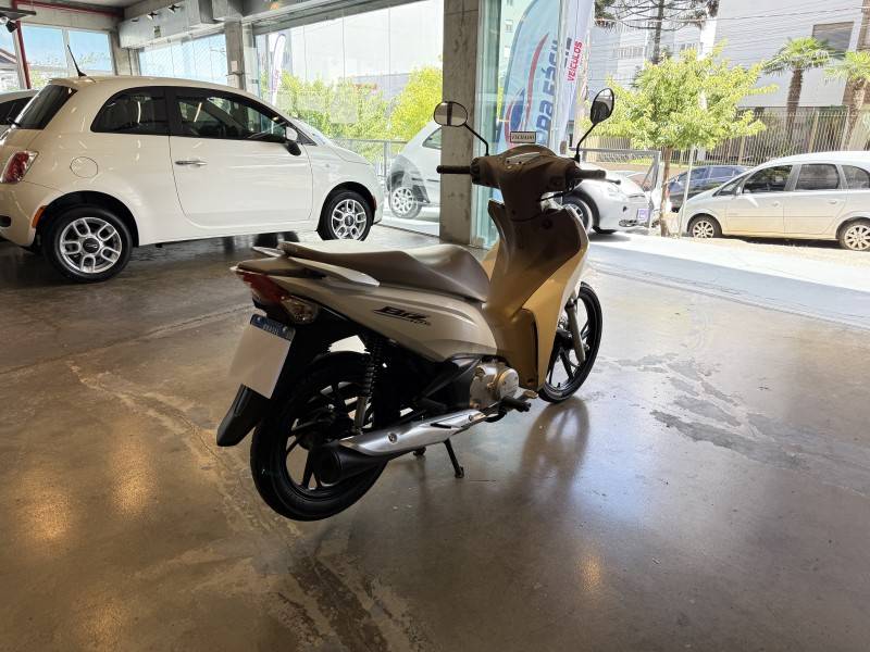 HONDA - BIZ 125 - 2023/2023 - Branca - R$ 17.900,00