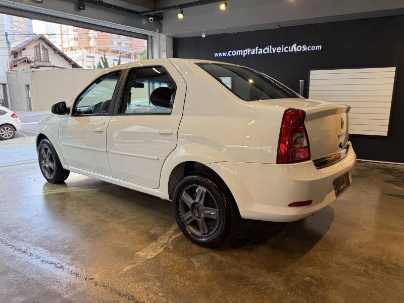 RENAULT - LOGAN - 2013/2013 - Branca - R$ 29.900,00