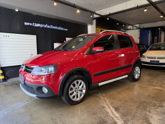 VOLKSWAGEN - CROSSFOX - 2012/2013 - Vermelha - R$ 45.900,00