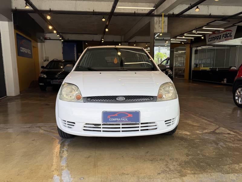 FORD - FIESTA - 2003/2003 - Branca - R$ 22.900,00