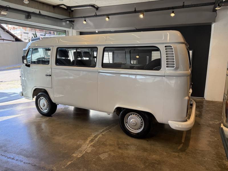 VOLKSWAGEN - KOMBI - 2000/2000 - Branca - R$ 49.900,00