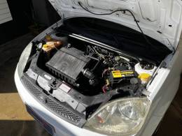 FORD - FIESTA - 2003/2003 - Branca - R$ 19.900,00