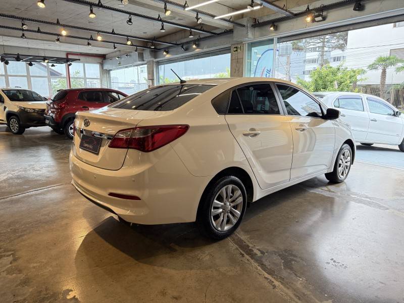 HYUNDAI - HB20S - 2016/2017 - Branca - R$ 56.900,00