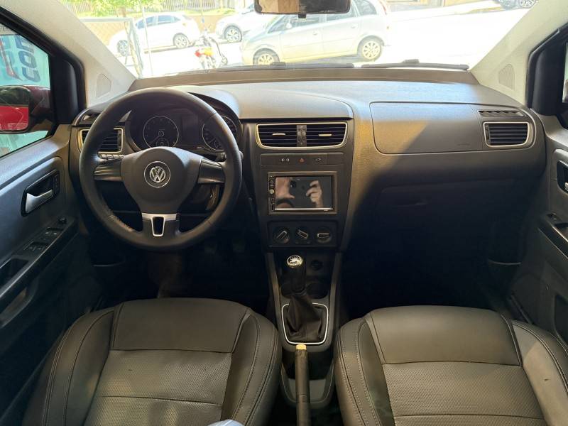 VOLKSWAGEN - CROSSFOX - 2012/2013 - Vermelha - R$ 45.900,00