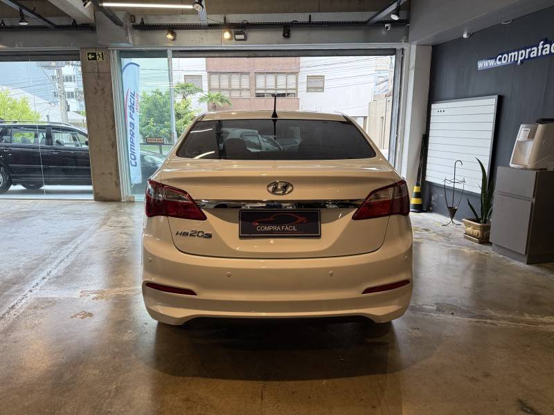 HYUNDAI - HB20S - 2016/2017 - Branca - R$ 56.900,00