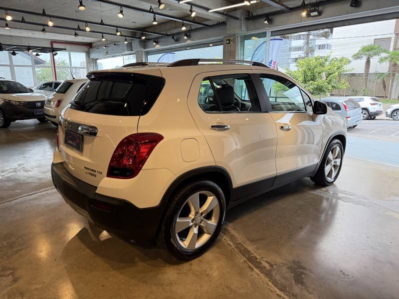 CHEVROLET - TRACKER - 2014/2014 - Branca - R$ 70.900,00