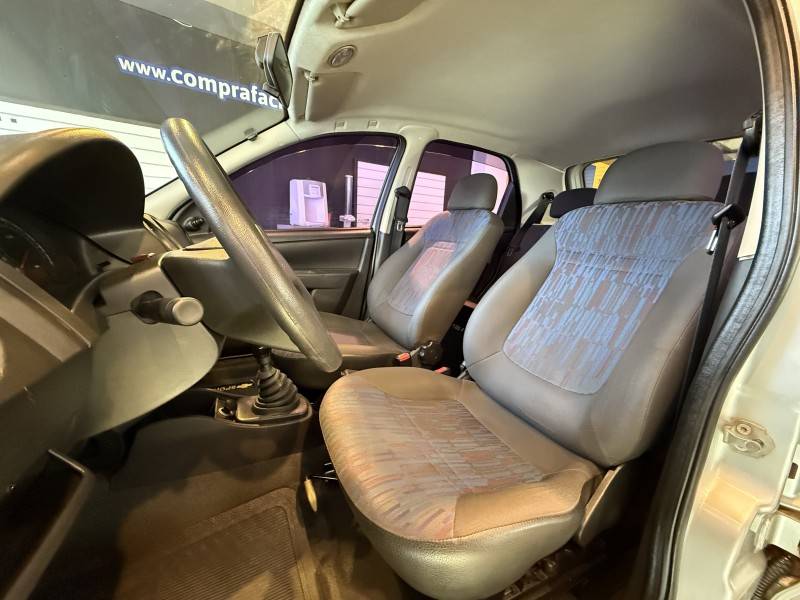 CHEVROLET - CELTA - 2008/2009 - Prata - R$ 25.500,00