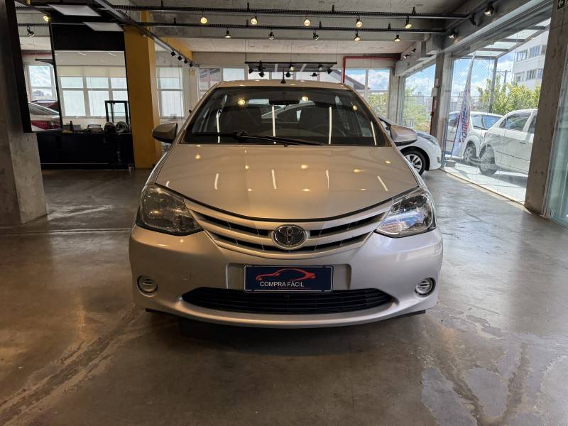 TOYOTA - ETIOS - 2016/2016 - Prata - R$ 49.900,00