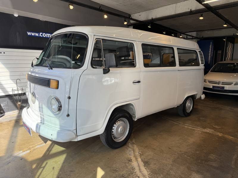 VOLKSWAGEN - KOMBI - 2000/2000 - Branca - R$ 49.900,00