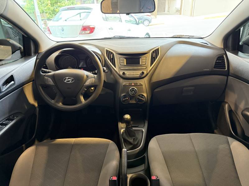 HYUNDAI - HB20S - 2016/2017 - Branca - R$ 56.900,00