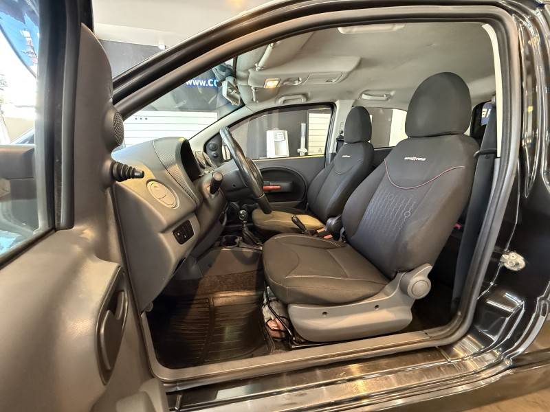 FIAT - UNO - 2011/2012 - Preta - R$ 38.500,00